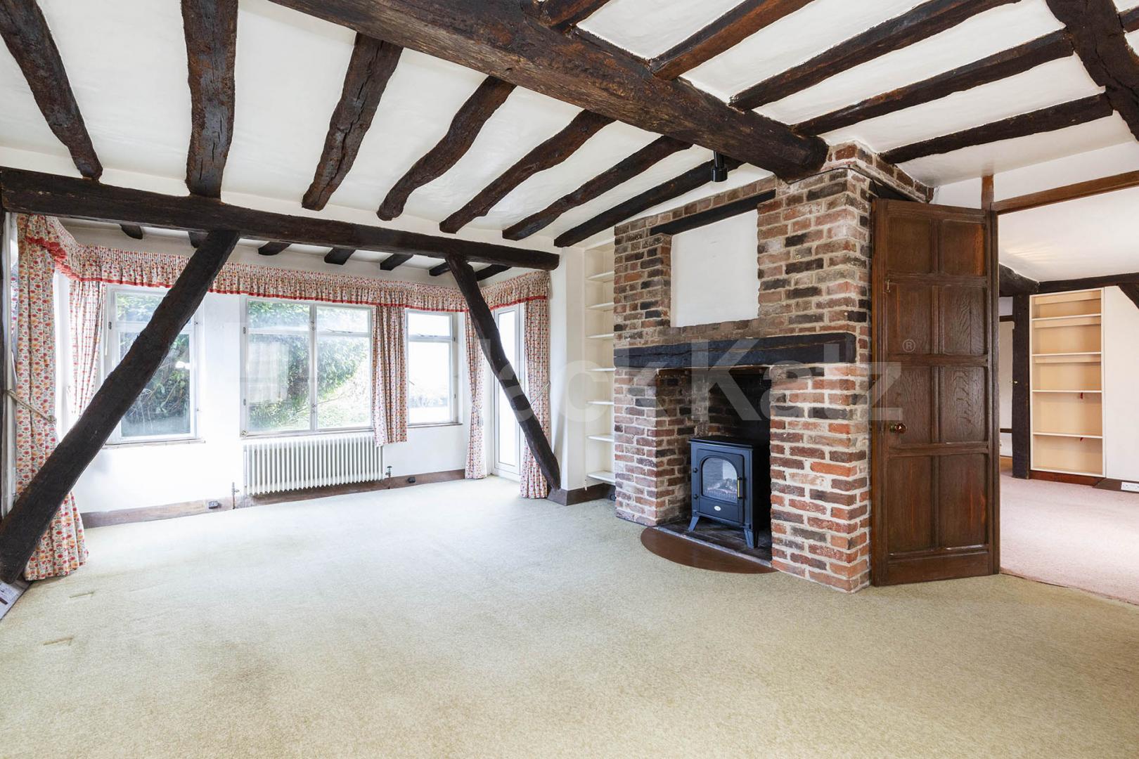 A elegant and historic 16th century detached house on an exclusive street   Totteridge Common, Highwood Hill